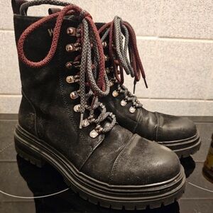 Wrangler Black Leather Combat Boots with Red and Gray Laces